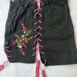 TAVASZI SZÉL ADJUSTABLE DENIM SKIRT WITH EMBROIDERY AND LACE UP SIDES